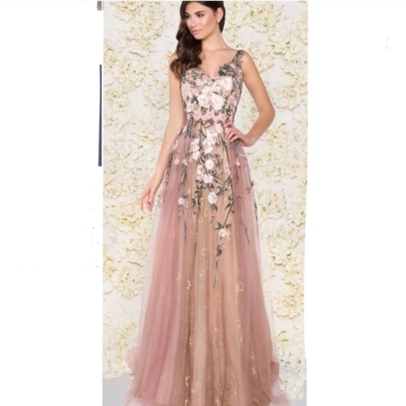 Mac Duggal Gown - Picture 2 of 7